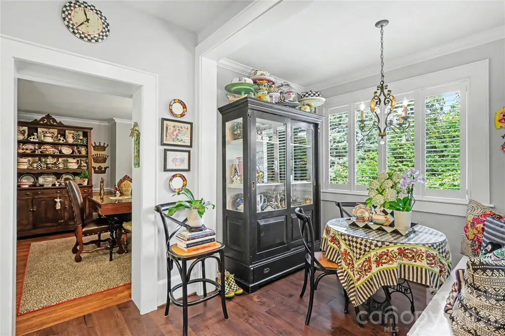 2527 Sharon Road Charlotte, NC 28211