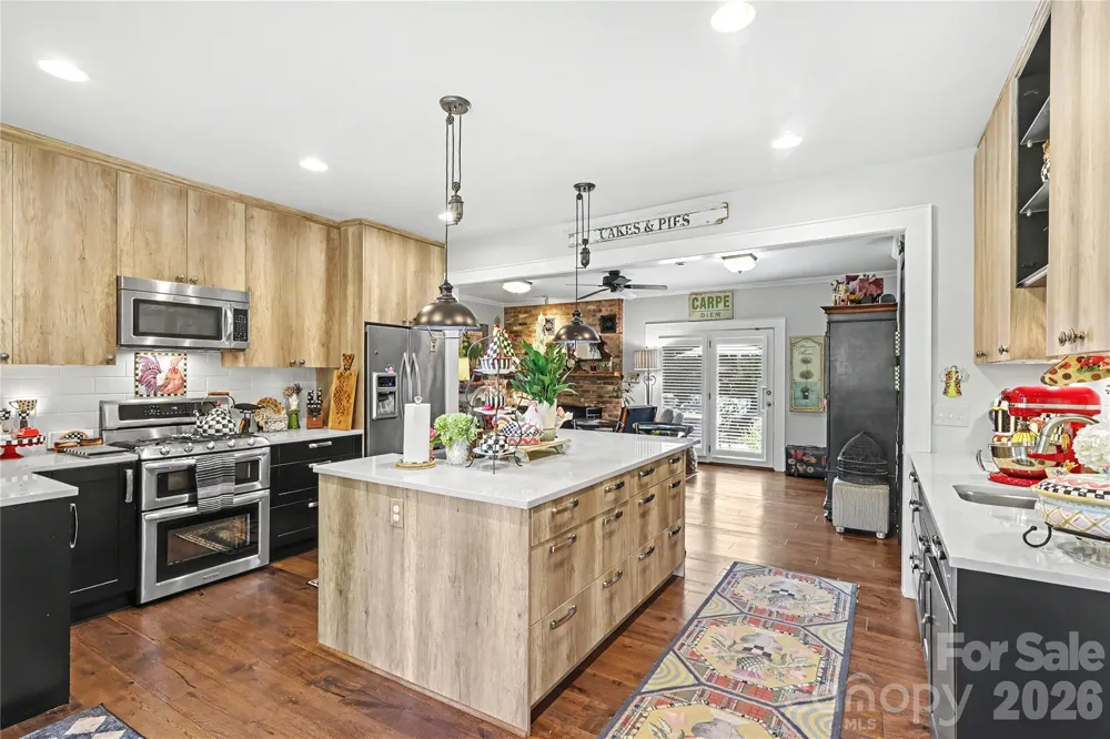 2527 Sharon Road Charlotte, NC 28211