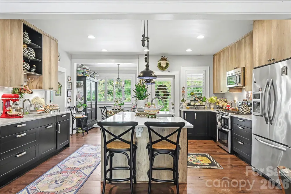 2527 Sharon Road Charlotte, NC 28211