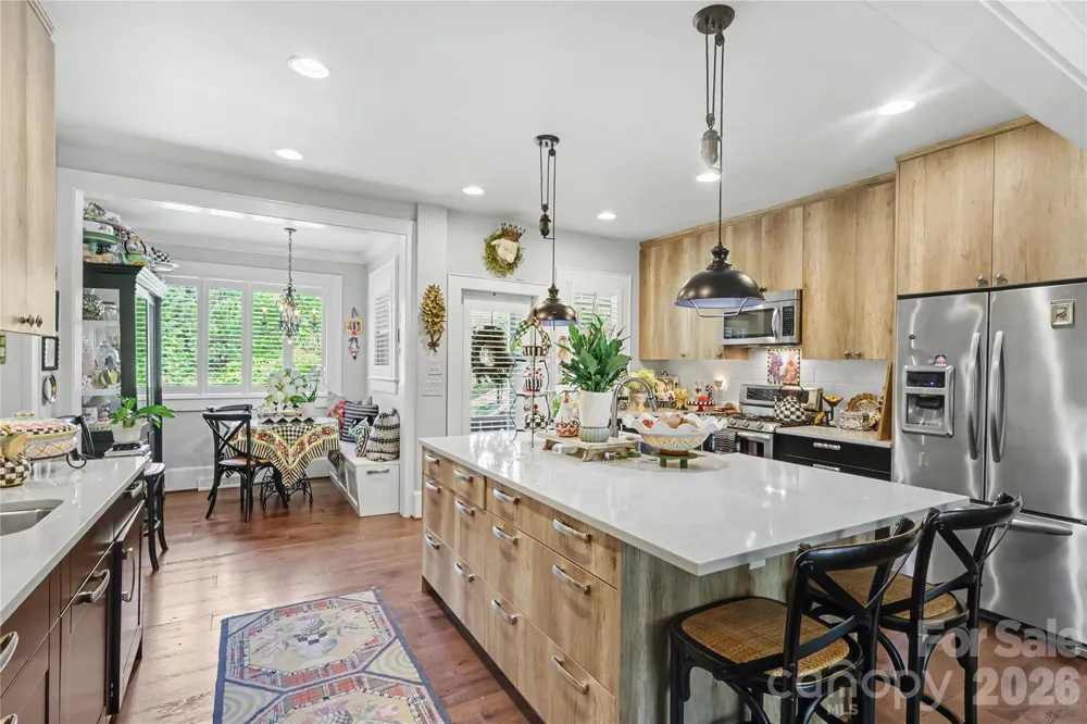 2527 Sharon Road Charlotte, NC 28211