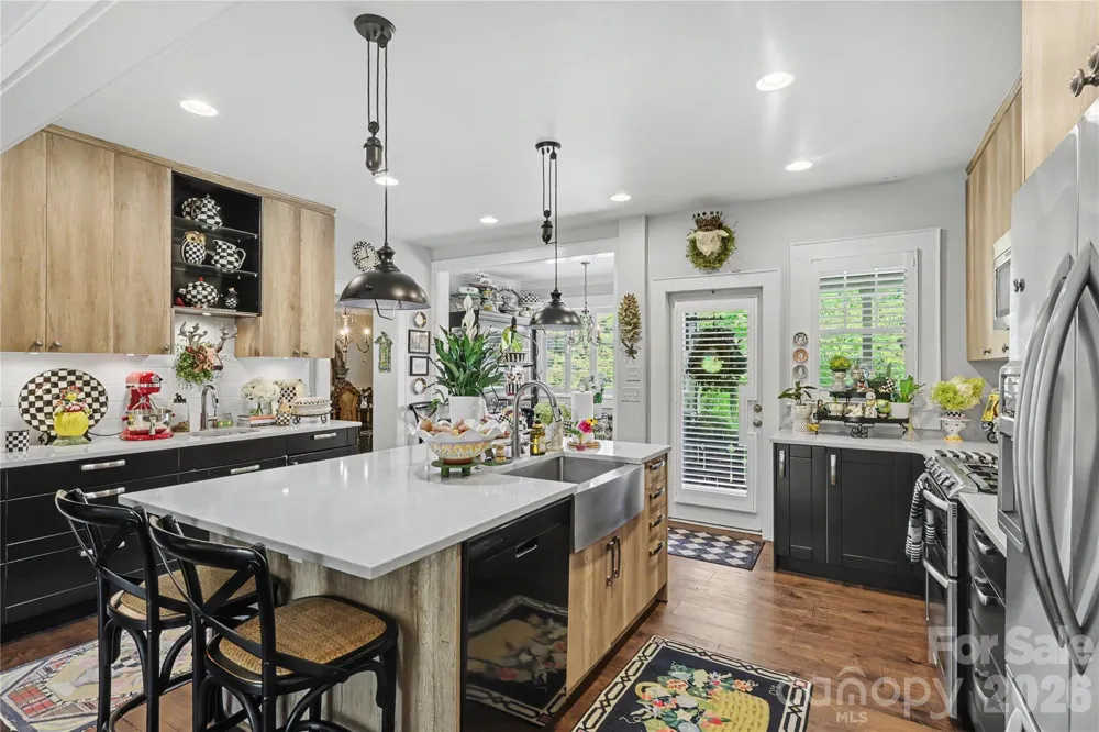 2527 Sharon Road Charlotte, NC 28211