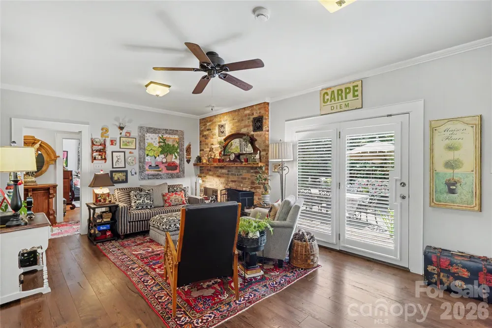 2527 Sharon Road Charlotte, NC 28211