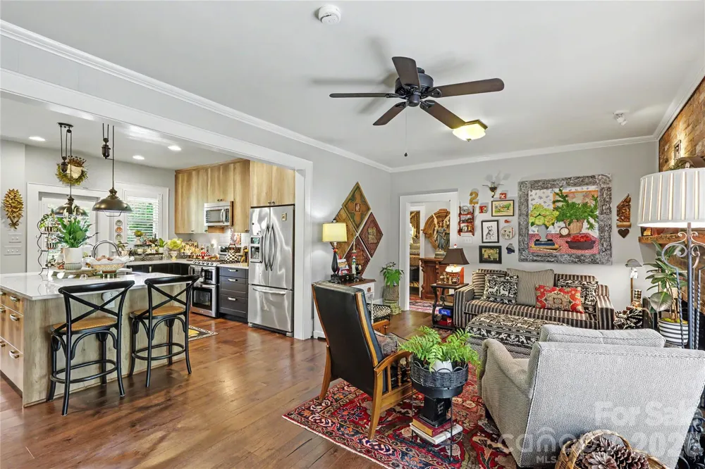 2527 Sharon Road Charlotte, NC 28211
