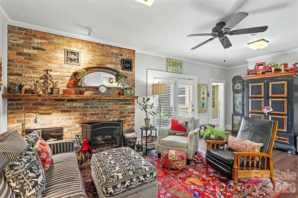 2527 Sharon Road Charlotte, NC 28211