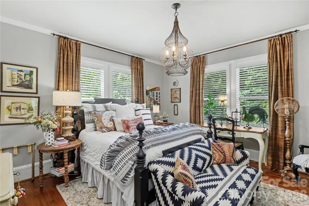2527 Sharon Road Charlotte, NC 28211