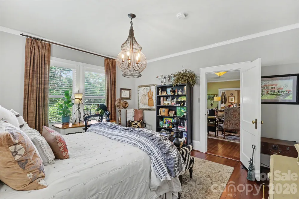 2527 Sharon Road Charlotte, NC 28211