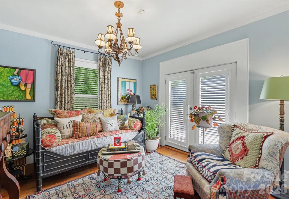 2527 Sharon Road Charlotte, NC 28211