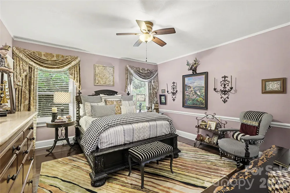 2527 Sharon Road Charlotte, NC 28211