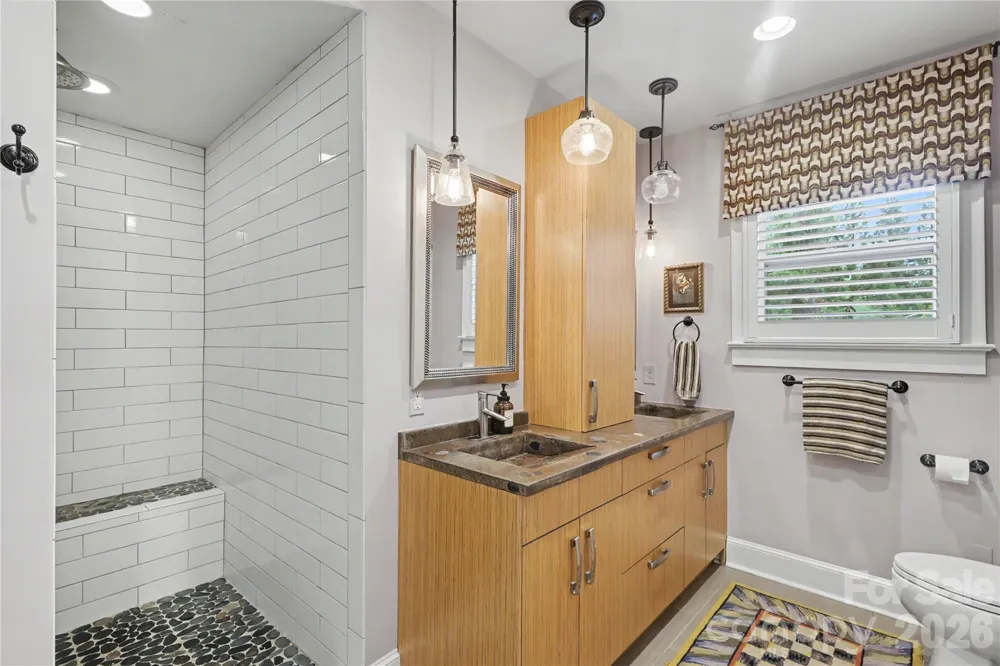 2527 Sharon Road Charlotte, NC 28211