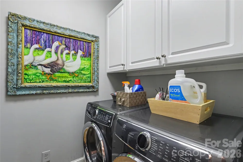 2527 Sharon Road Charlotte, NC 28211