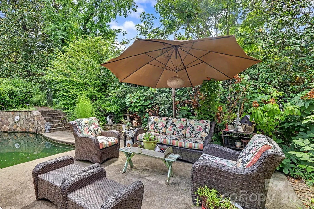 2527 Sharon Road Charlotte, NC 28211