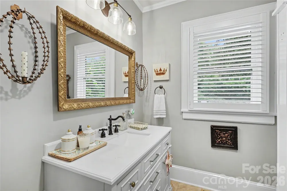 2527 Sharon Road Charlotte, NC 28211