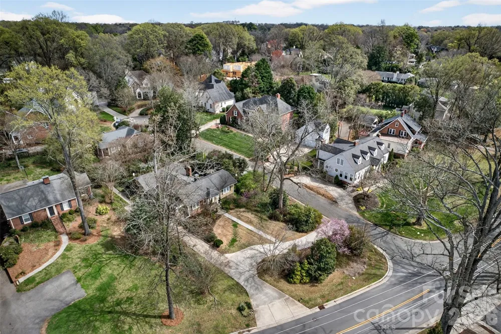 2527 Sharon Road Charlotte, NC 28211