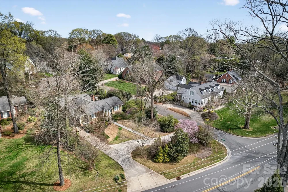 2527 Sharon Road Charlotte, NC 28211