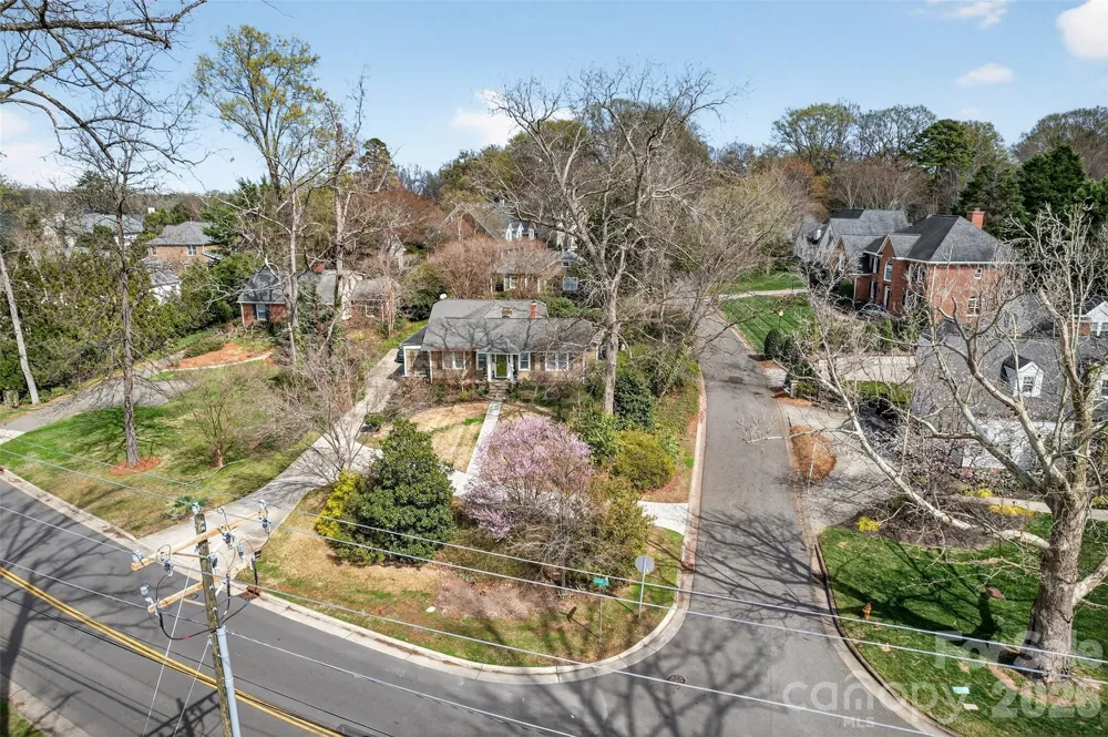 2527 Sharon Road Charlotte, NC 28211