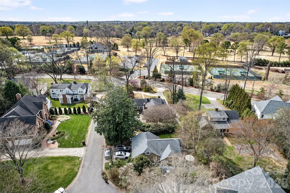 2527 Sharon Road Charlotte, NC 28211