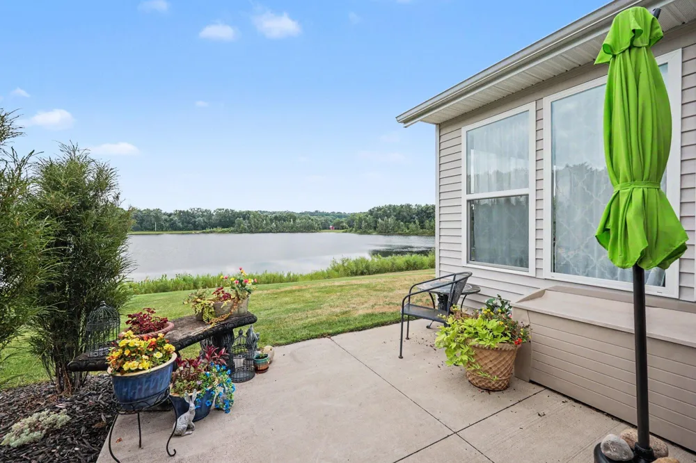 2942 Isle Water Drive Belmont, MI 49306