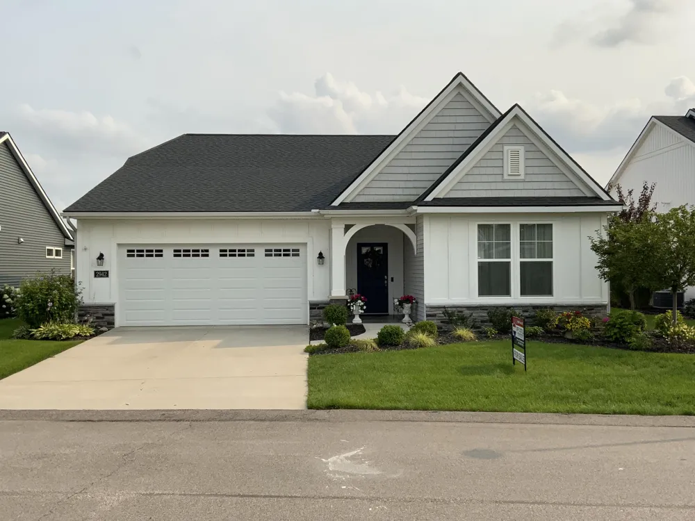 2942 Isle Water Drive Belmont, MI 49306