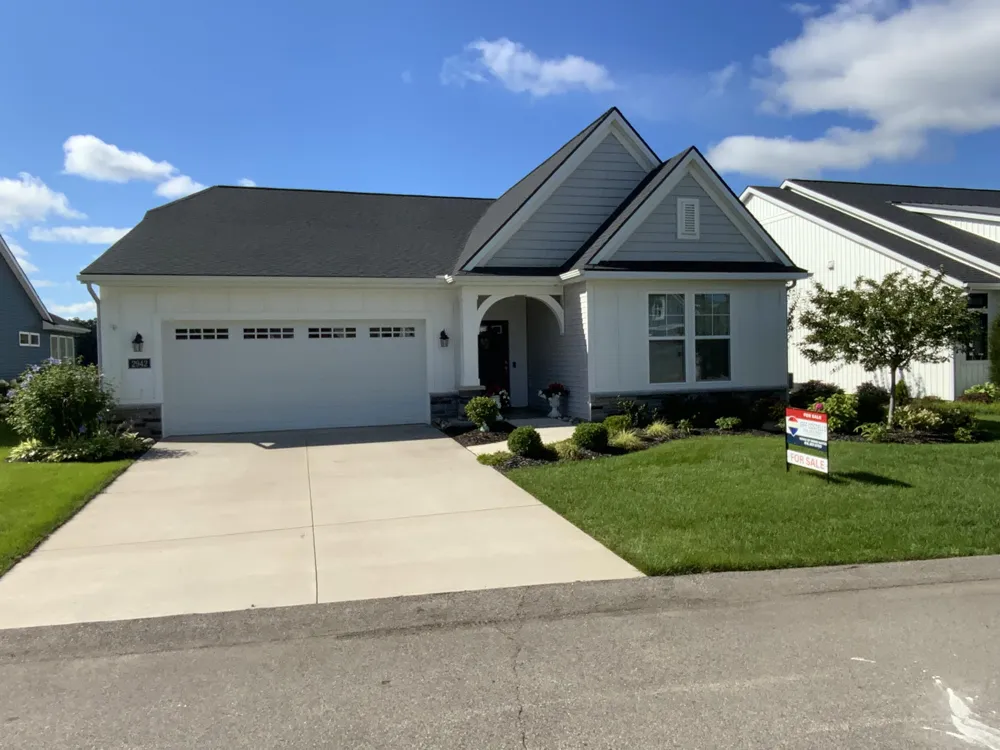 2942 Isle Water Drive Belmont, MI 49306