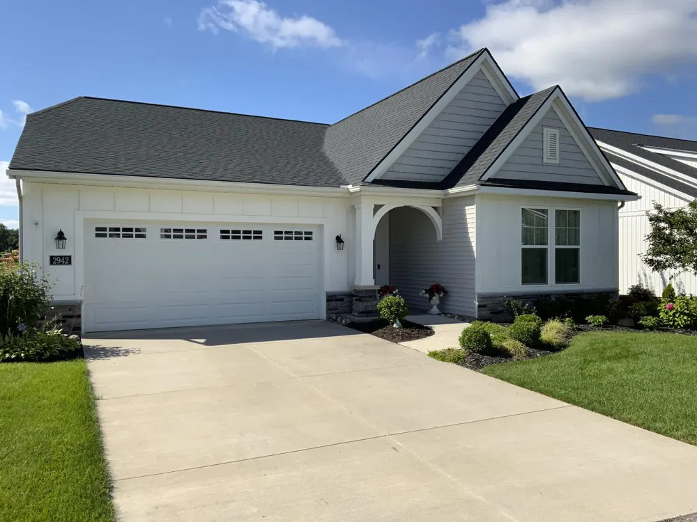 2942 Isle Water Drive Belmont, MI 49306