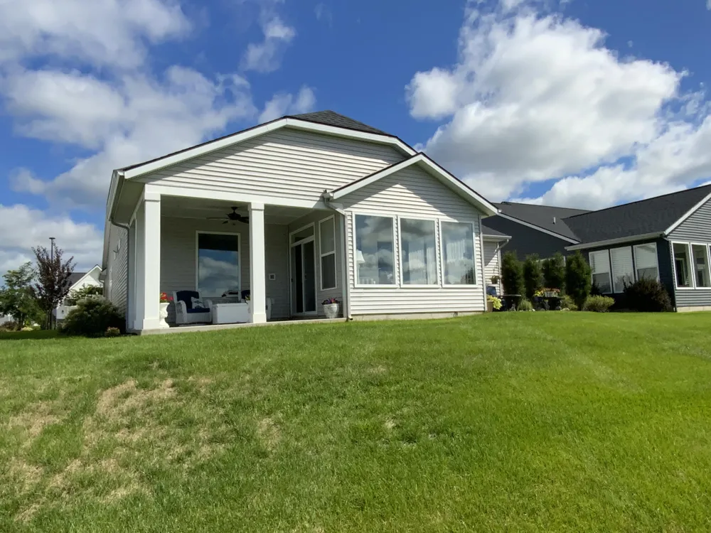 2942 Isle Water Drive Belmont, MI 49306