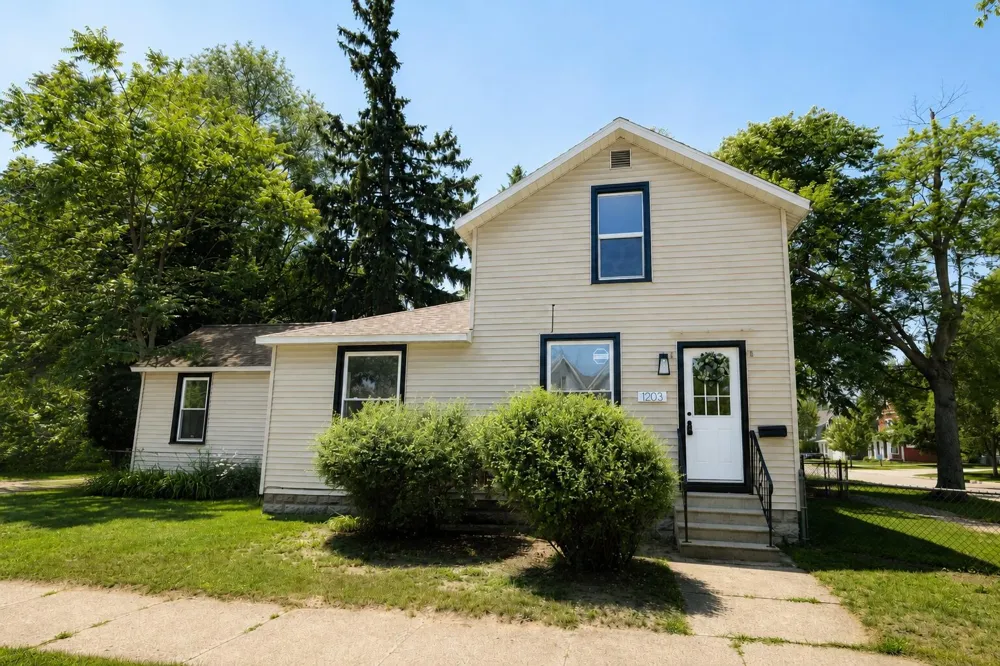 1203 4th Street Muskegon City, MI 49441
