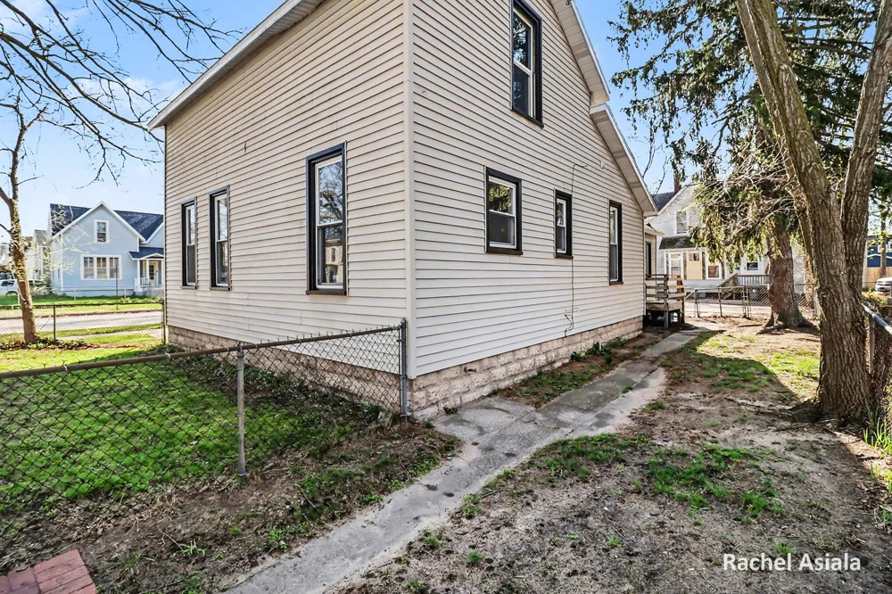 1203 4th Street Muskegon City, MI 49441