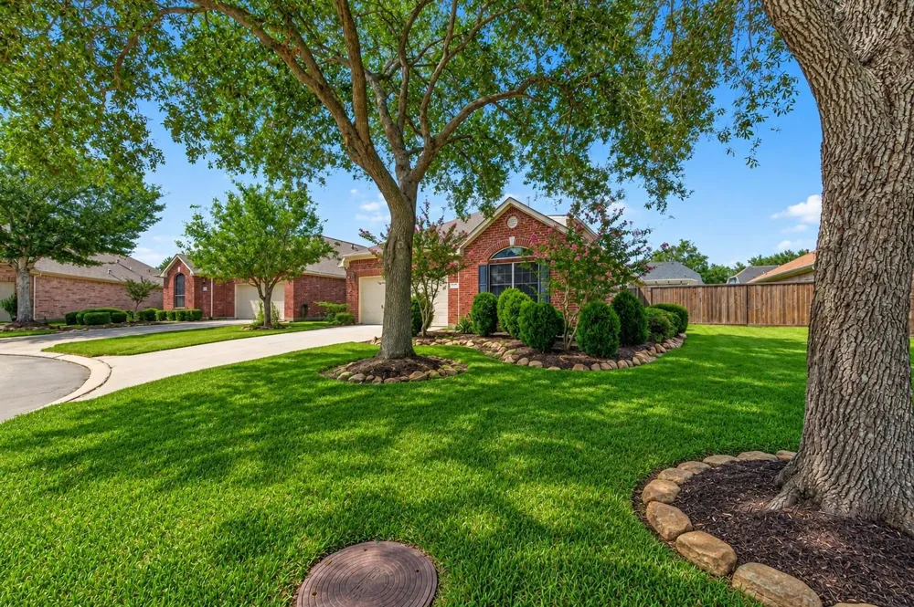 1407 Capri Place Lane Pearland, TX 77581