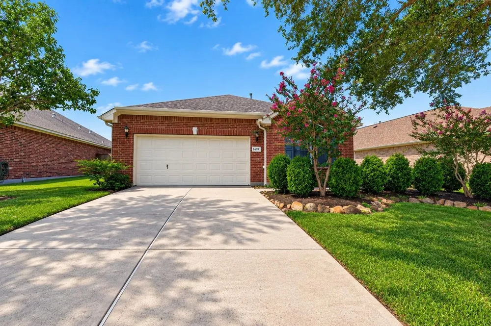 1407 Capri Place Lane Pearland, TX 77581