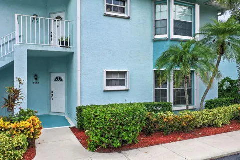1103 SW Swan Lake Circle #102
