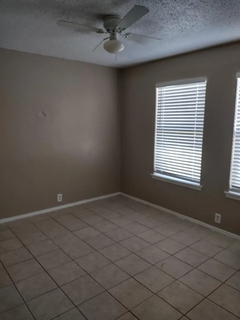 1613 Wavecrest Drive Glenn Heights, TX 75154