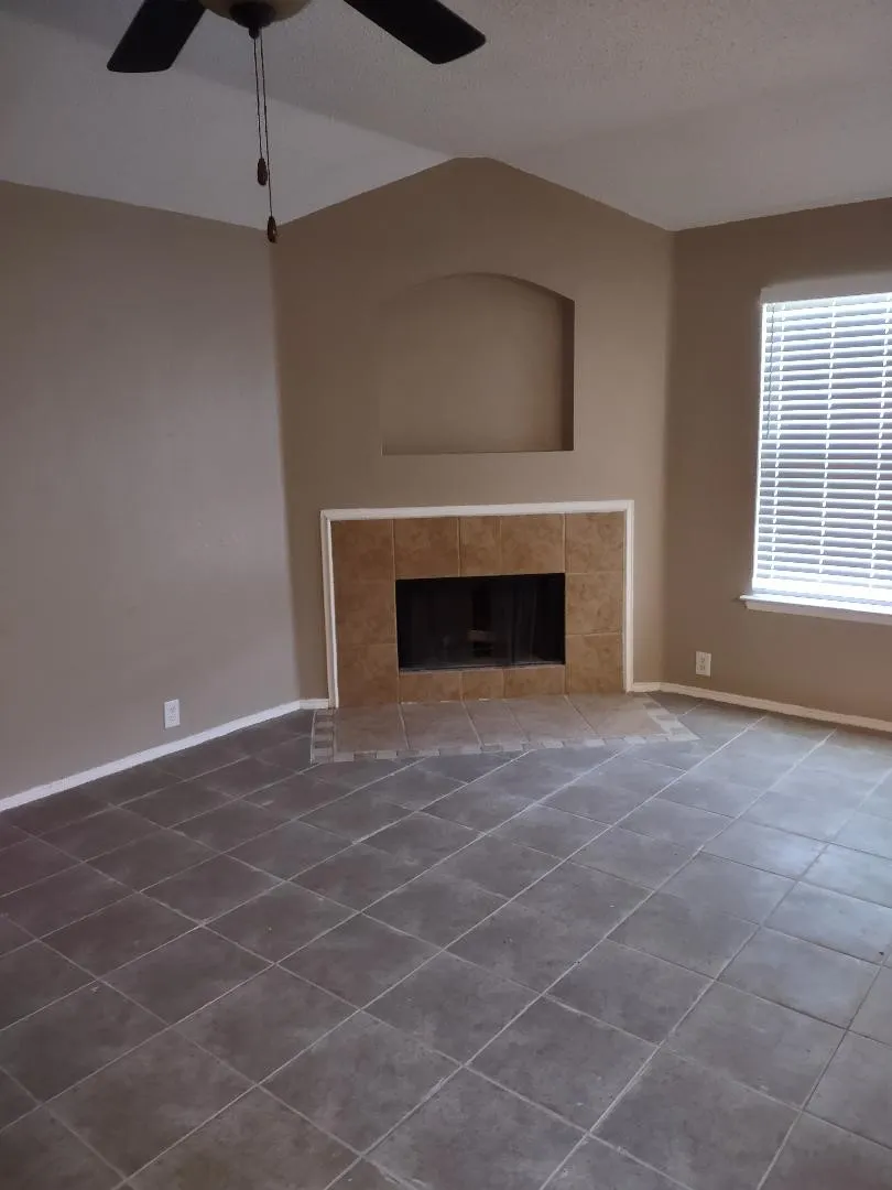 1613 Wavecrest Drive Glenn Heights, TX 75154