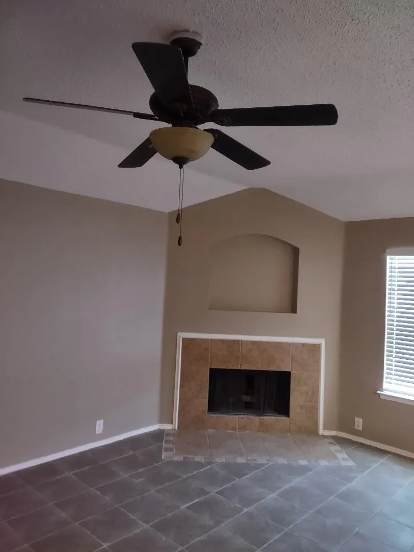 1613 Wavecrest Drive Glenn Heights, TX 75154