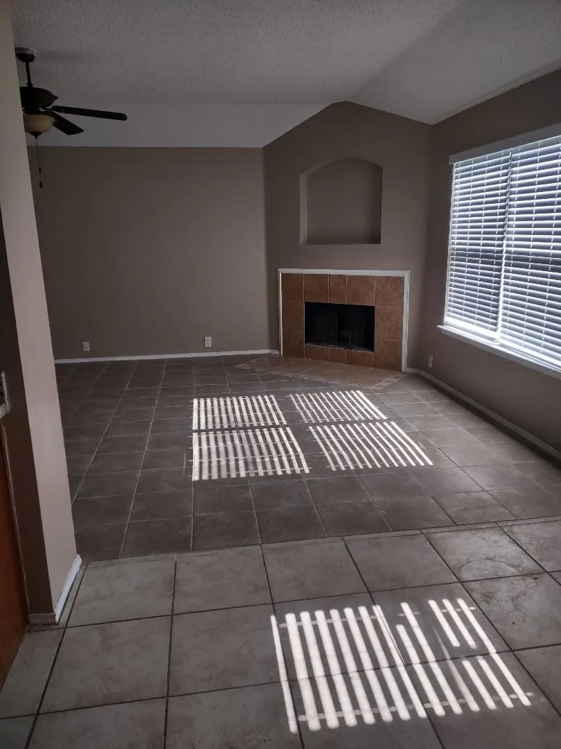 1613 Wavecrest Drive Glenn Heights, TX 75154