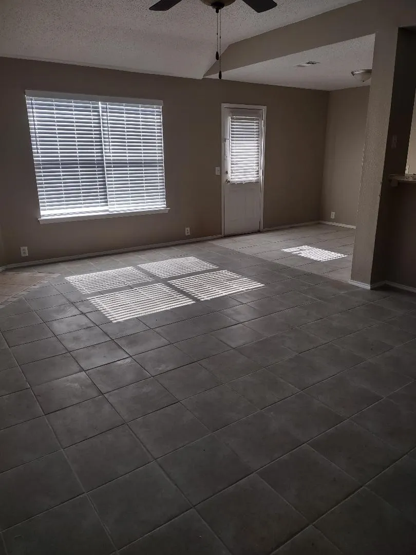 1613 Wavecrest Drive Glenn Heights, TX 75154