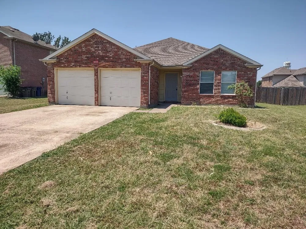 1613 Wavecrest Drive Glenn Heights, TX 75154