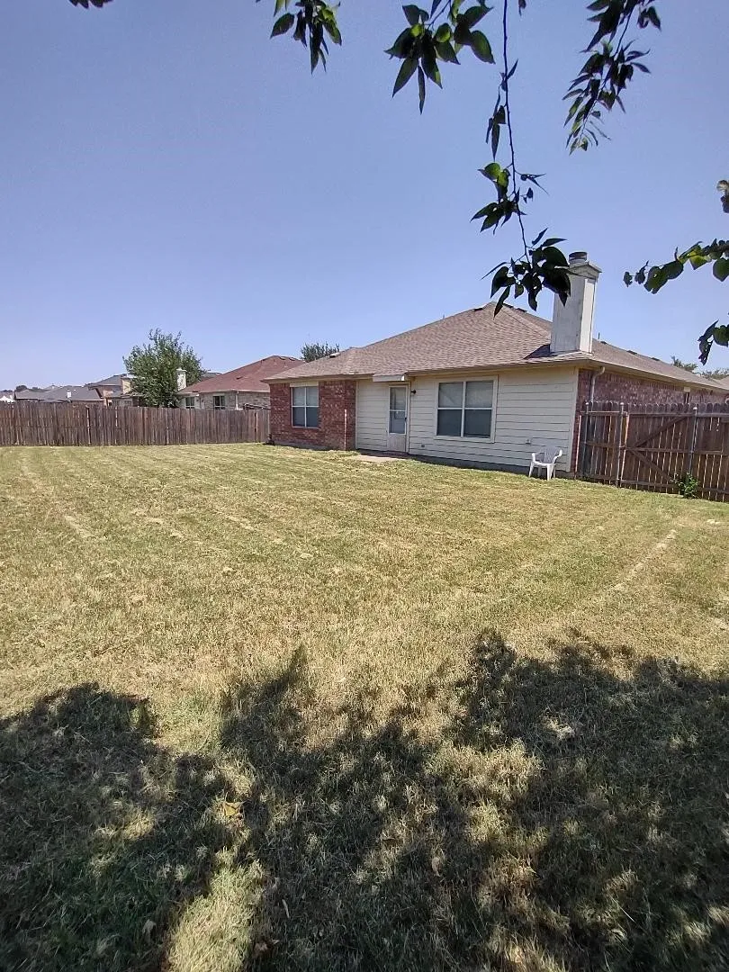 1613 Wavecrest Drive Glenn Heights, TX 75154
