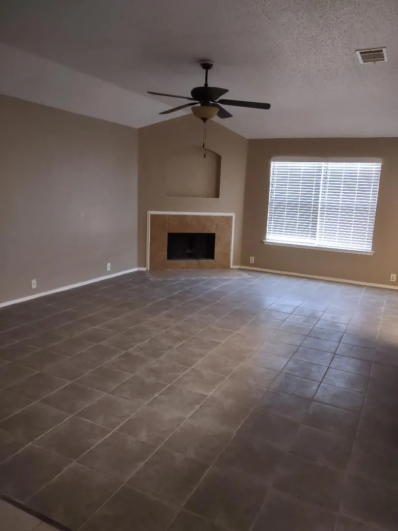 1613 Wavecrest Drive Glenn Heights, TX 75154