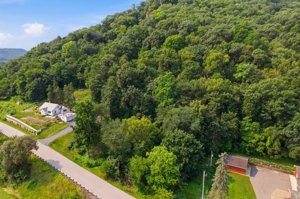 25579 Leeward Road Winona, MN 55987