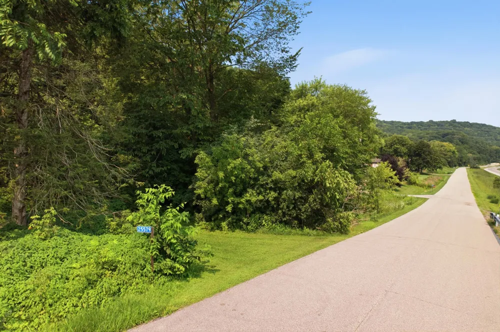 25579 Leeward Road Winona, MN 55987