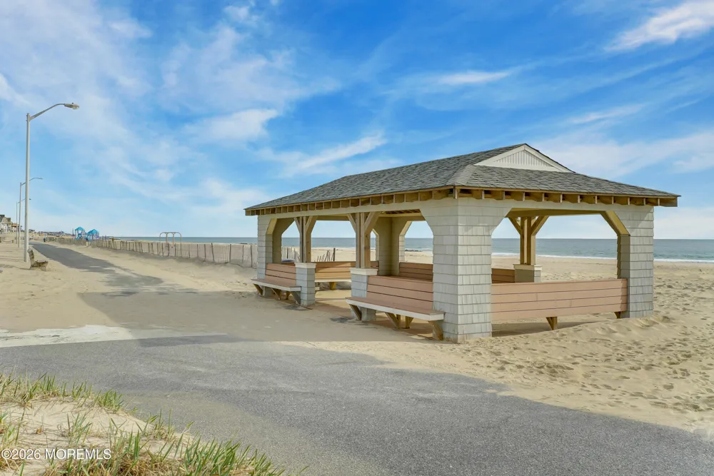 11 Pearce Avenue Manasquan, NJ 08736