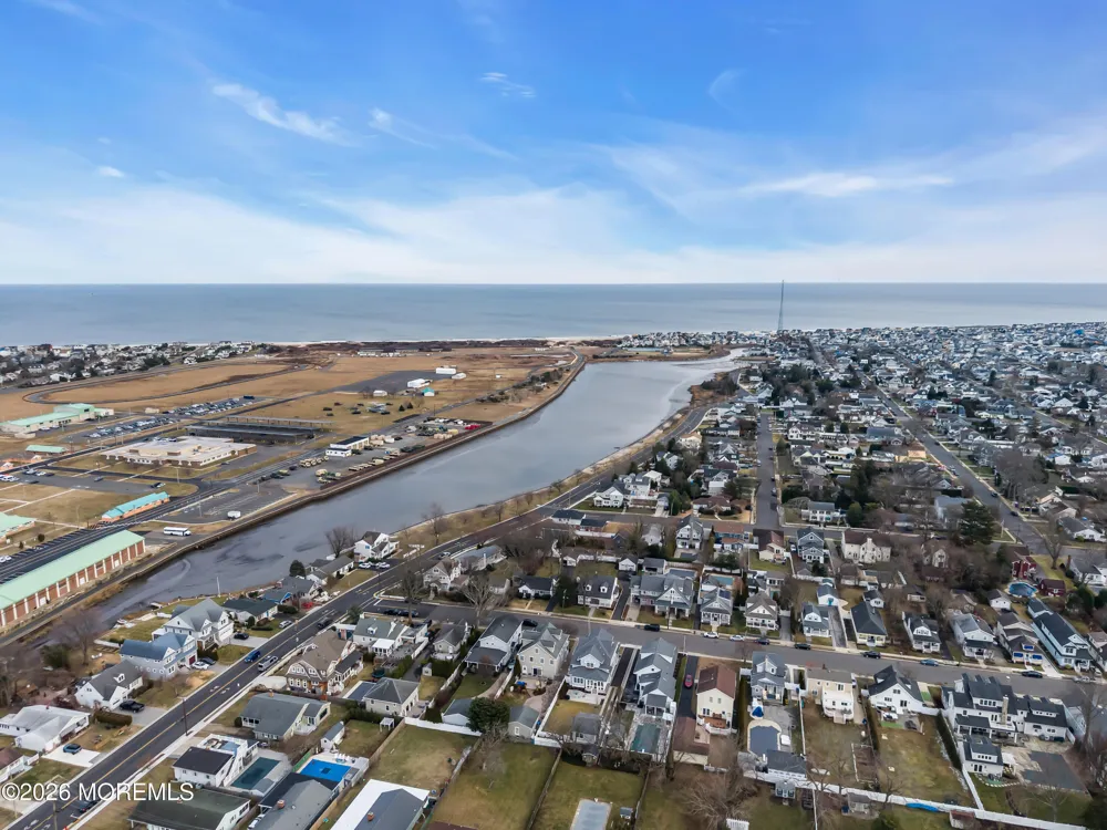 11 Pearce Avenue Manasquan, NJ 08736