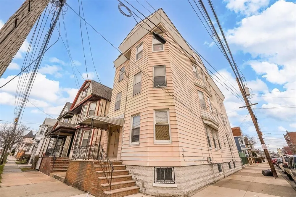 65 HALSTEAD ST Kearny, NJ 07032