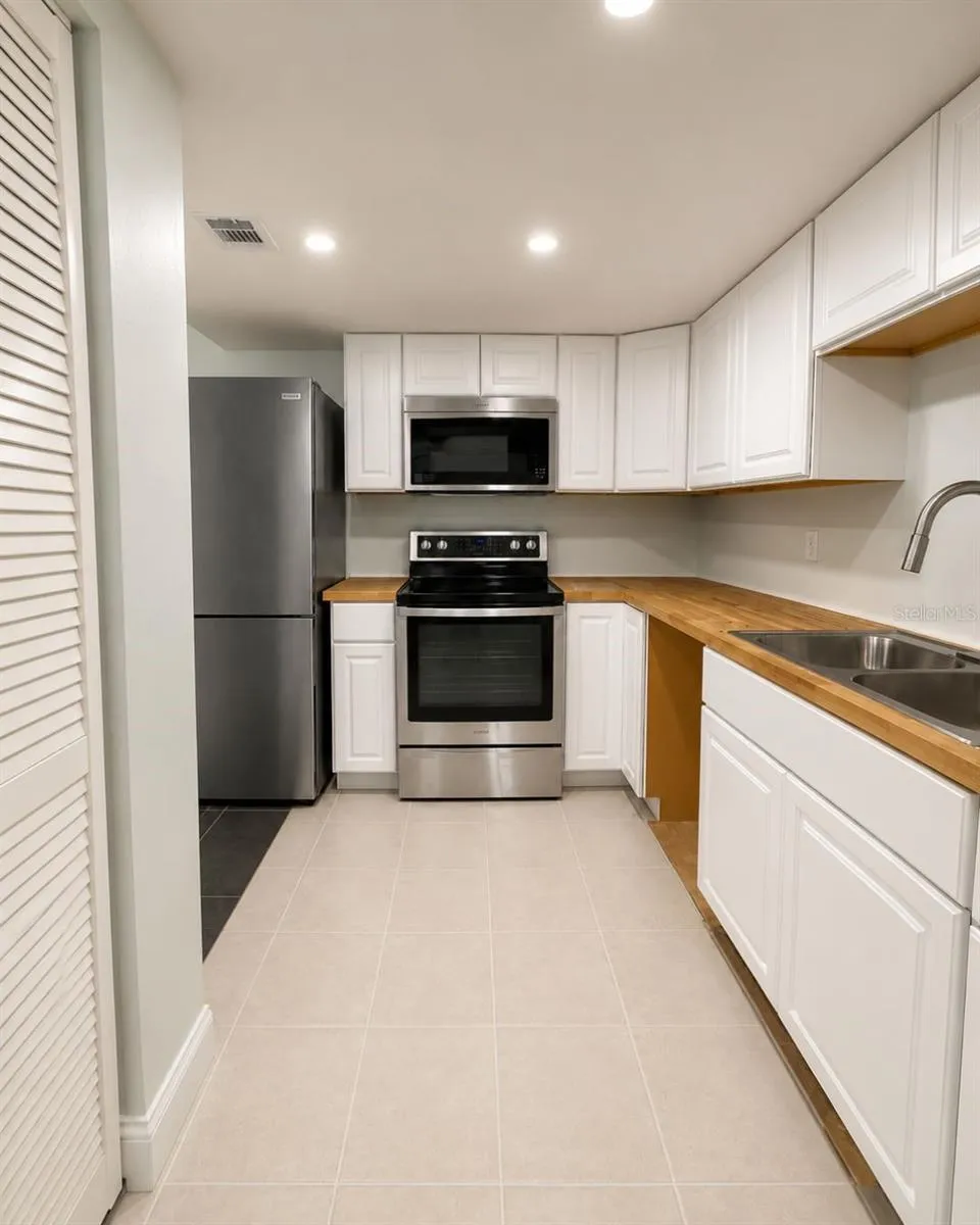 5032 DOWNING STREET #10 Orlando, FL 32839