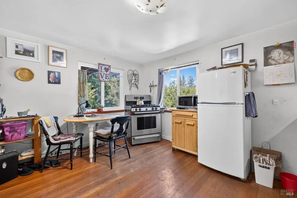 9312 Champs De Elysees Forestville, CA 95436