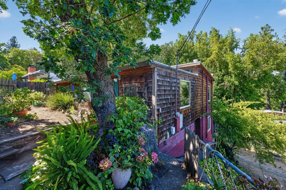 9312 Champs De Elysees Forestville, CA 95436