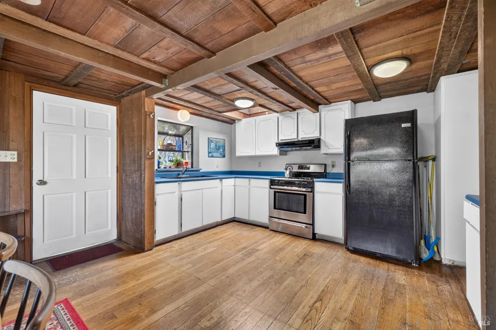 9312 Champs De Elysees Forestville, CA 95436