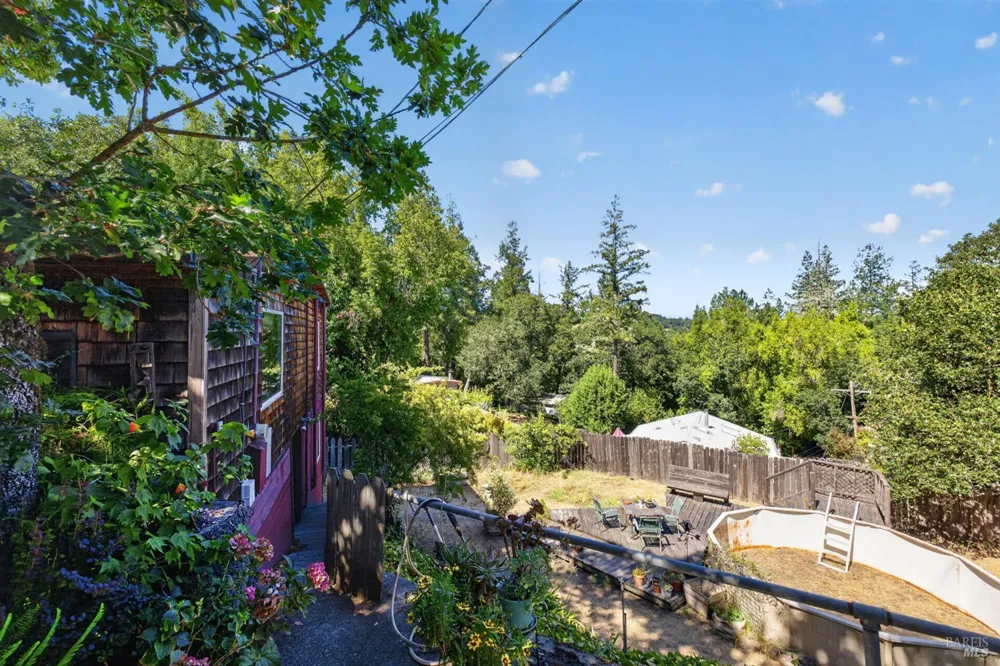 9312 Champs De Elysees Forestville, CA 95436