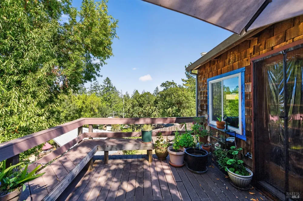9312 Champs De Elysees Forestville, CA 95436