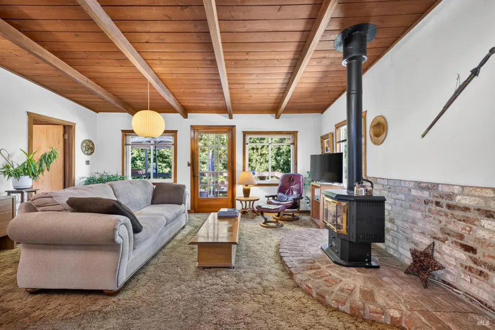 9312 Champs De Elysees Forestville, CA 95436